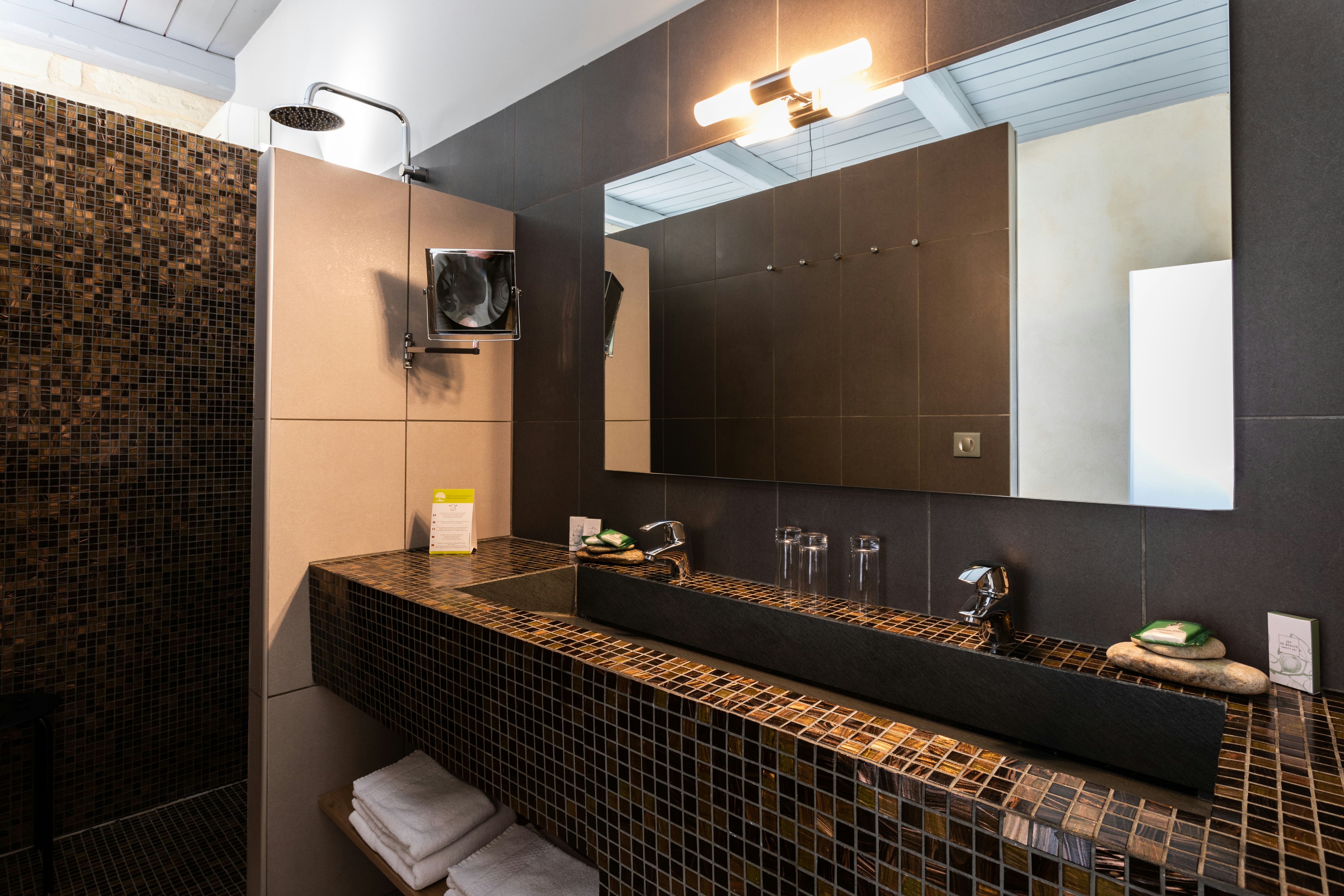 Boutique Hotel Entraigues 60/61