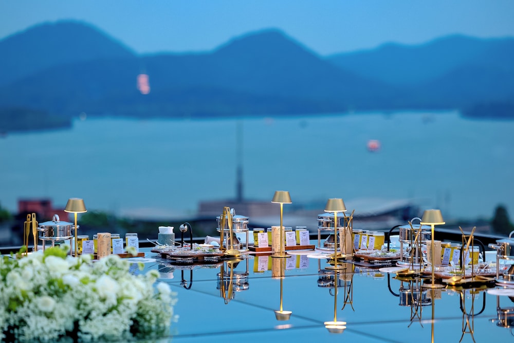 Midtown Shangri-La Hangzhou 43/45