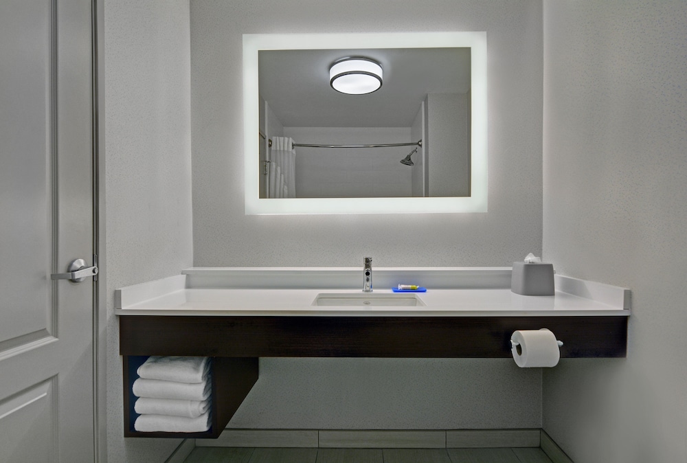 Holiday Inn Express Suites Atmore North 28/48