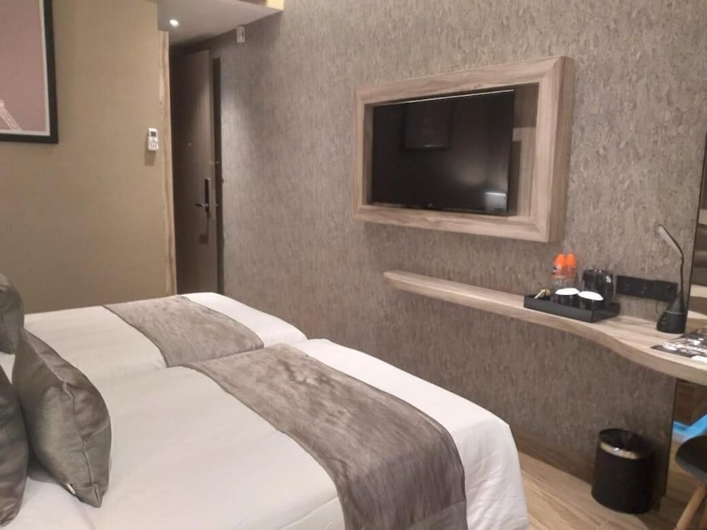 De Paris Hotel 26/47