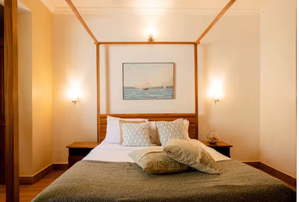 4 BEDROOMS, PRESIDENTIAL, POOL, VILLA