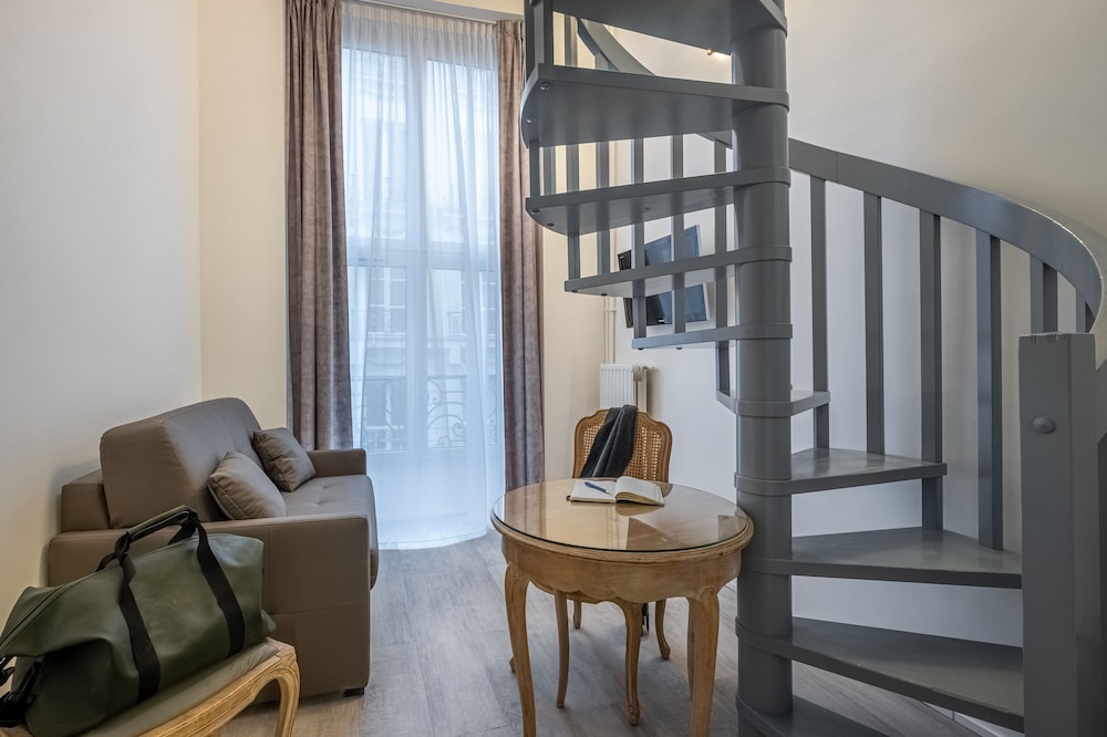 Hotel Baudelaire Opera 56/72