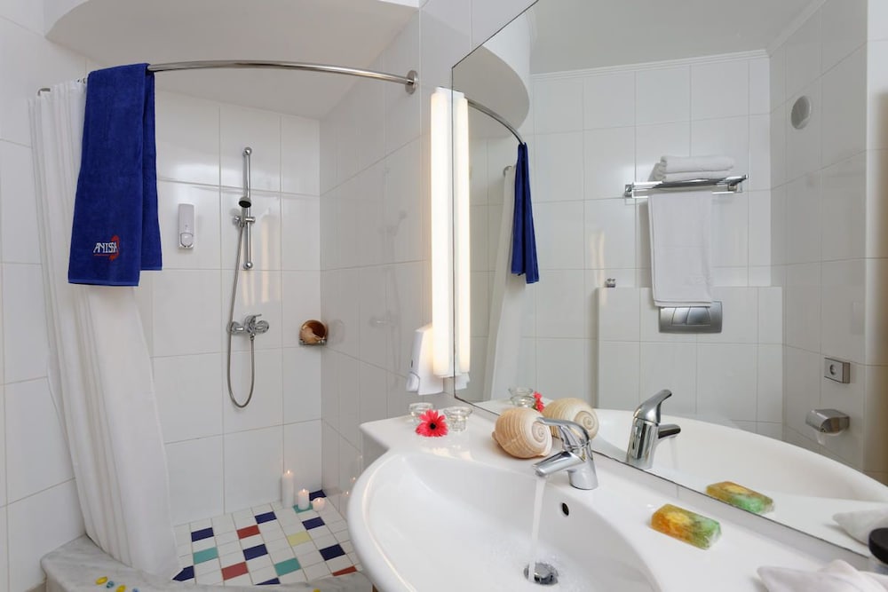 Anissa Beach and Village Hotel 44/80