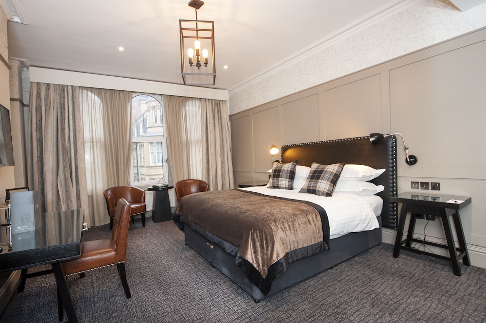 DELUXE, DOUBLE BED