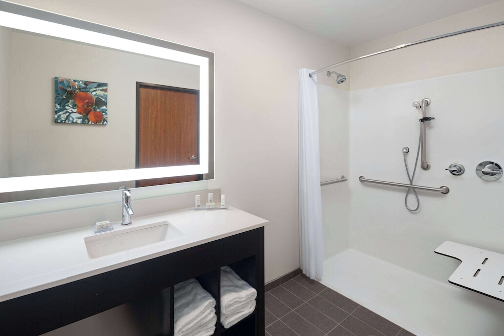 La Quinta Inn & Suites by Wyndham Wenatchee 33/34