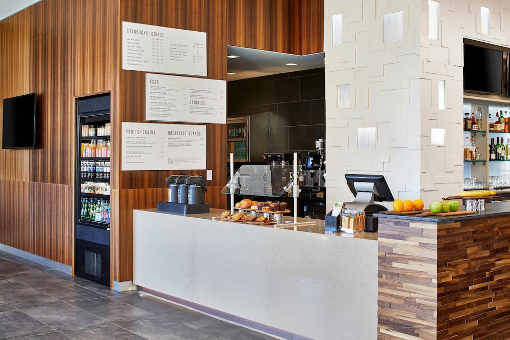 Courtyard by Marriott Baltimore Downtown/McHenry Row 8/55