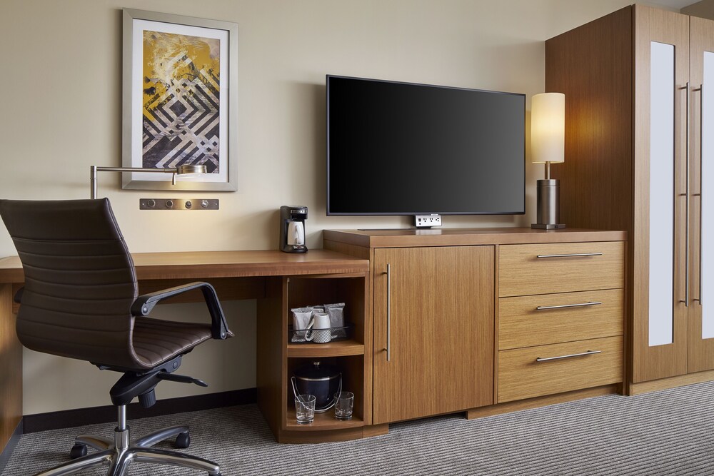 Hyatt Place Wilmington Riverfront 53/66