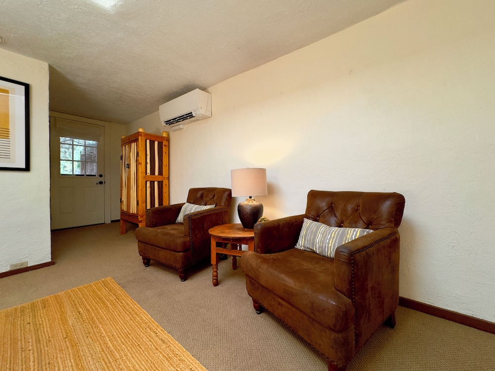Old Taos Guesthouse Bed and Breakfast 48/69