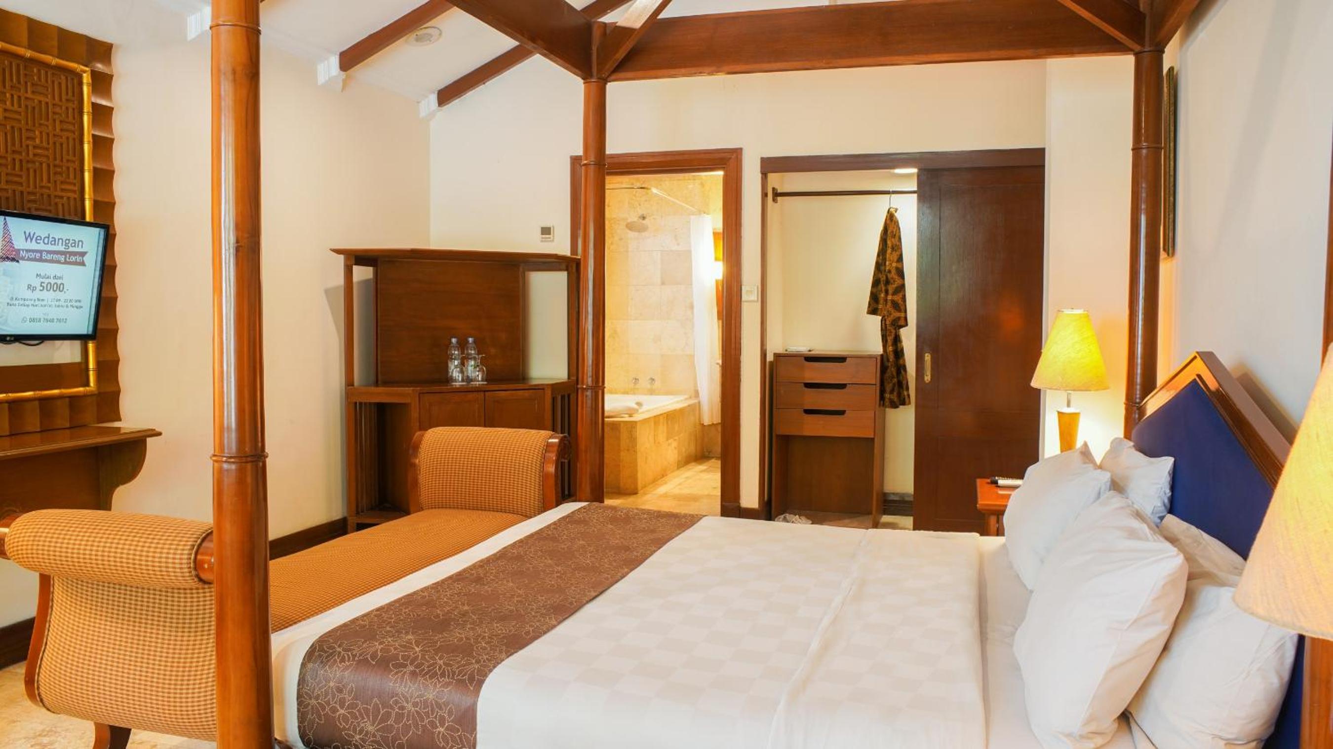 Room at Lorin Solo Hotel Ex Lorin Business Resort Spa Solo, COLOMADU