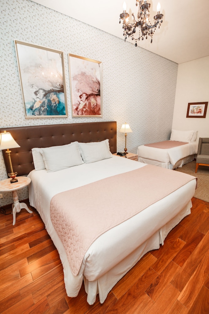 SUPERIOR, DOUBLE OR TWIN BED