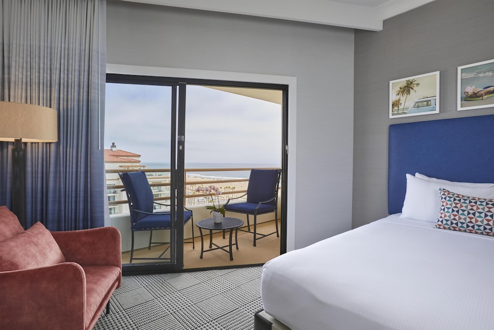 Tower, Huntington, Suite, King Bed, Partial Ocean View, Balcony