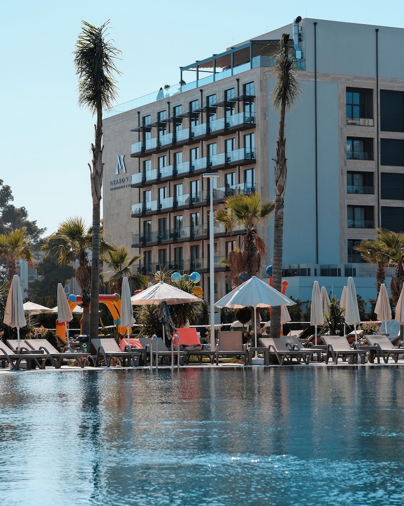 GRAND VM CONFERENCE & SPA in Golem