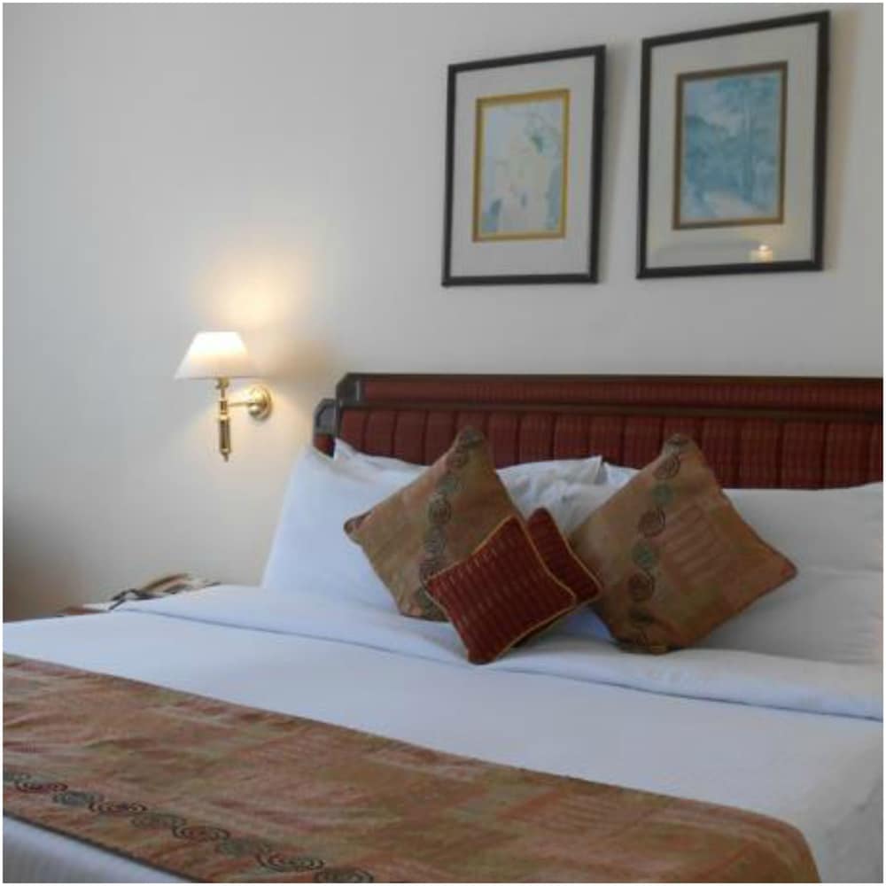 Peerless Inn Kolkata 30/72