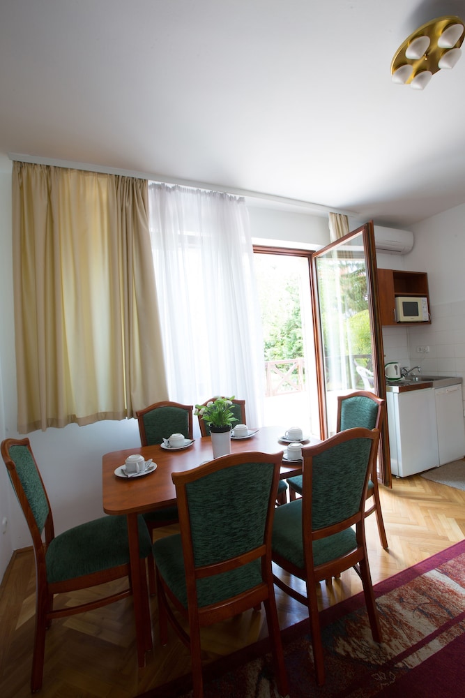 Helios Hotel Pension 45/73