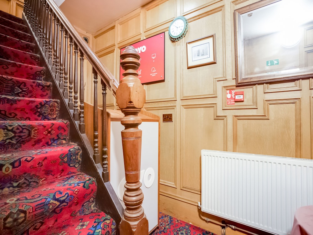 Rowers Hotel 4/48