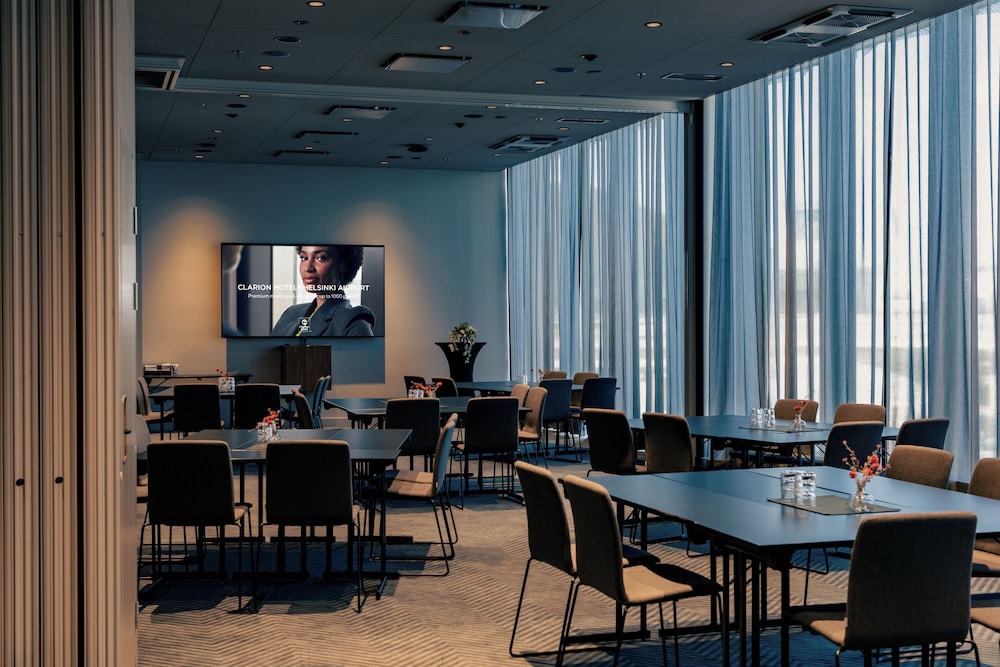 Clarion Hotel Helsinki Airport 56/65