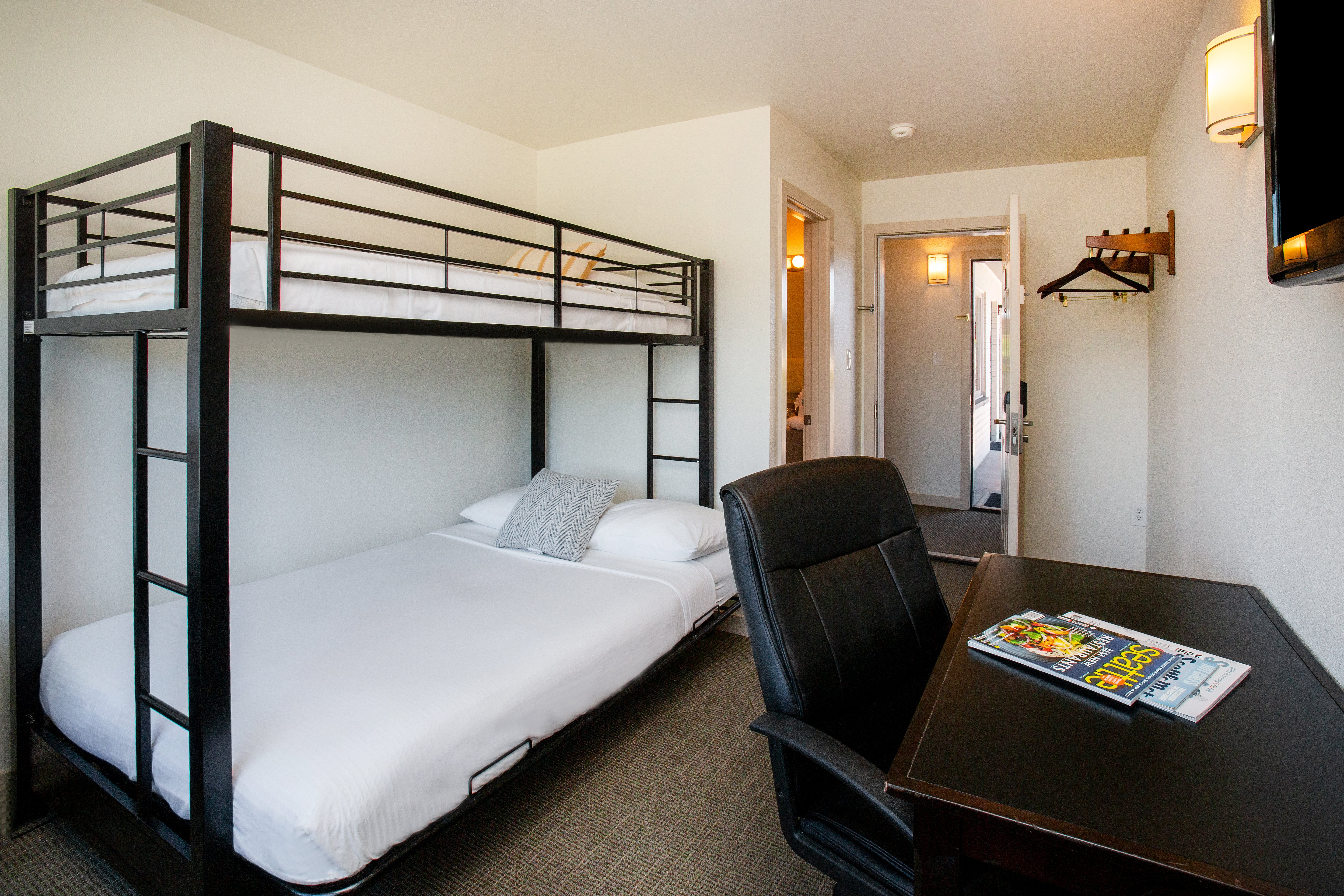 The Grove West Seattle Inn 8/18