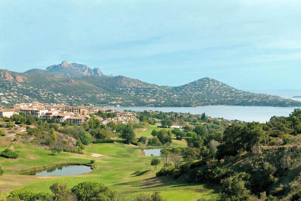 Hotel de L Esterel 48/50