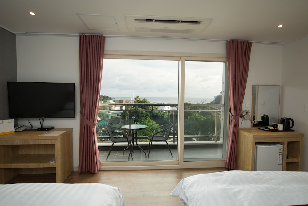 Cheonjiyeon Crystal Hotel 21/80