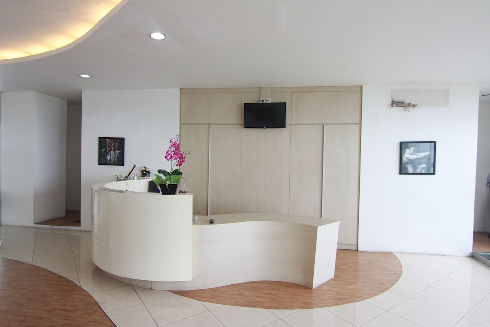 Horison Grand Serpong 1/20