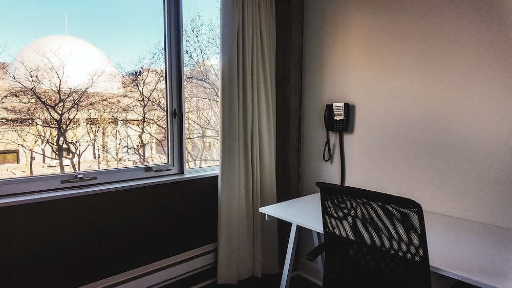 Hotel Zero 1 10/82