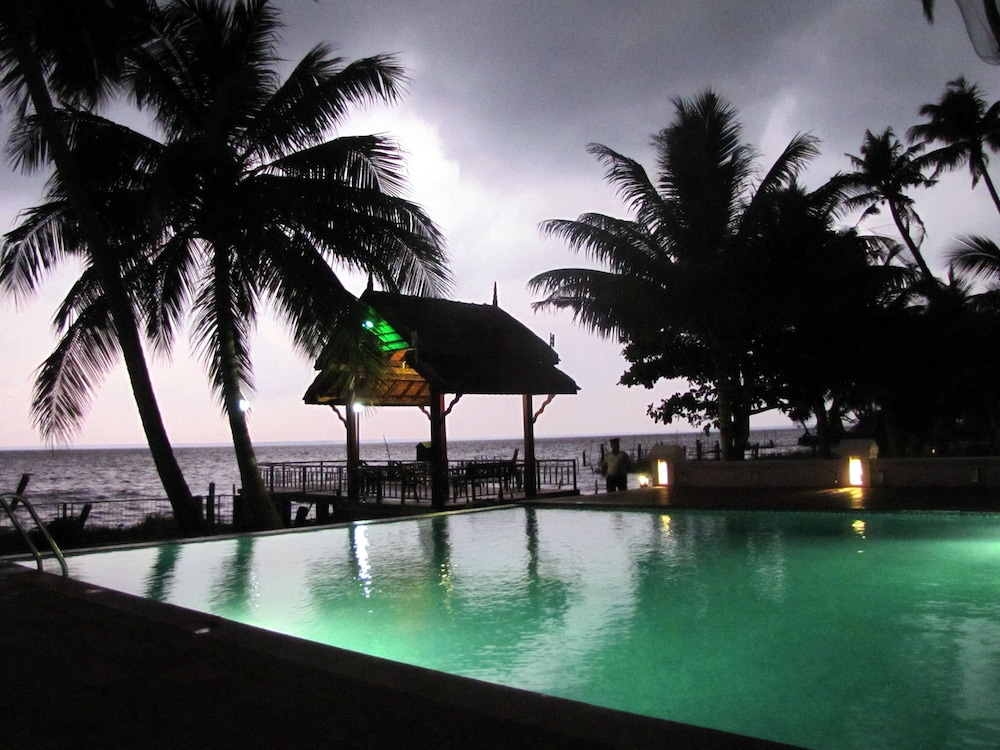 Abad Whispering Palms 57/66