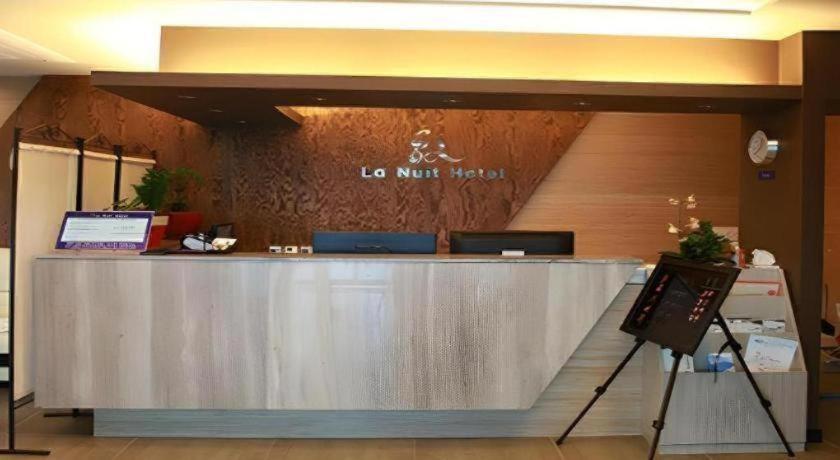 LA NUIT HOTEL 8/22