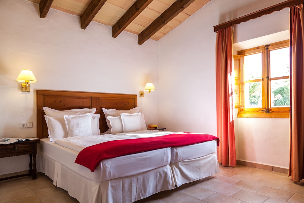 Finca Hotel Can Estades 17/63