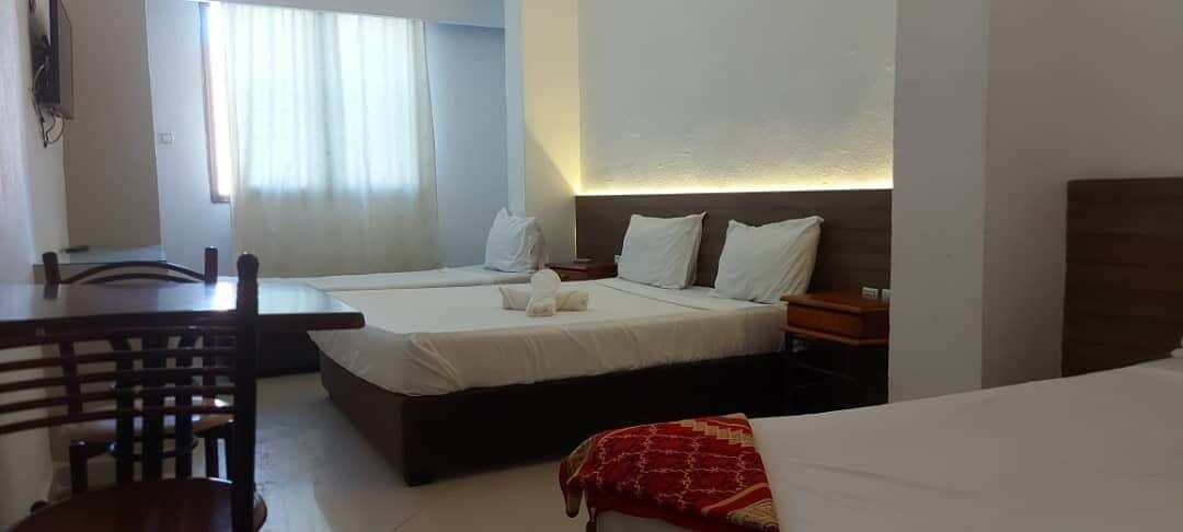 ROOM, TRIPLE