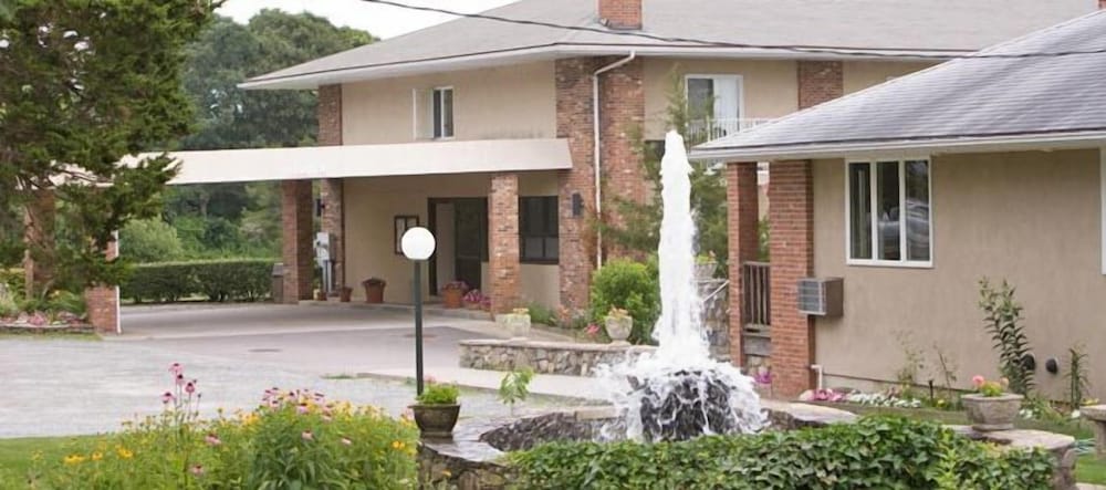 Winnapaug Inn 5/54