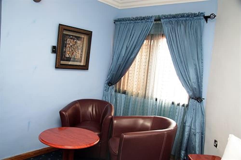 Solitude Hotel Victoria Island 19/30