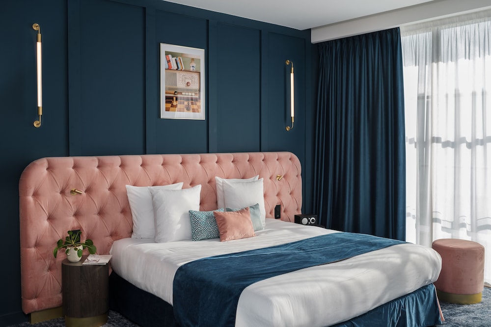 Pley Hotel 35/70
