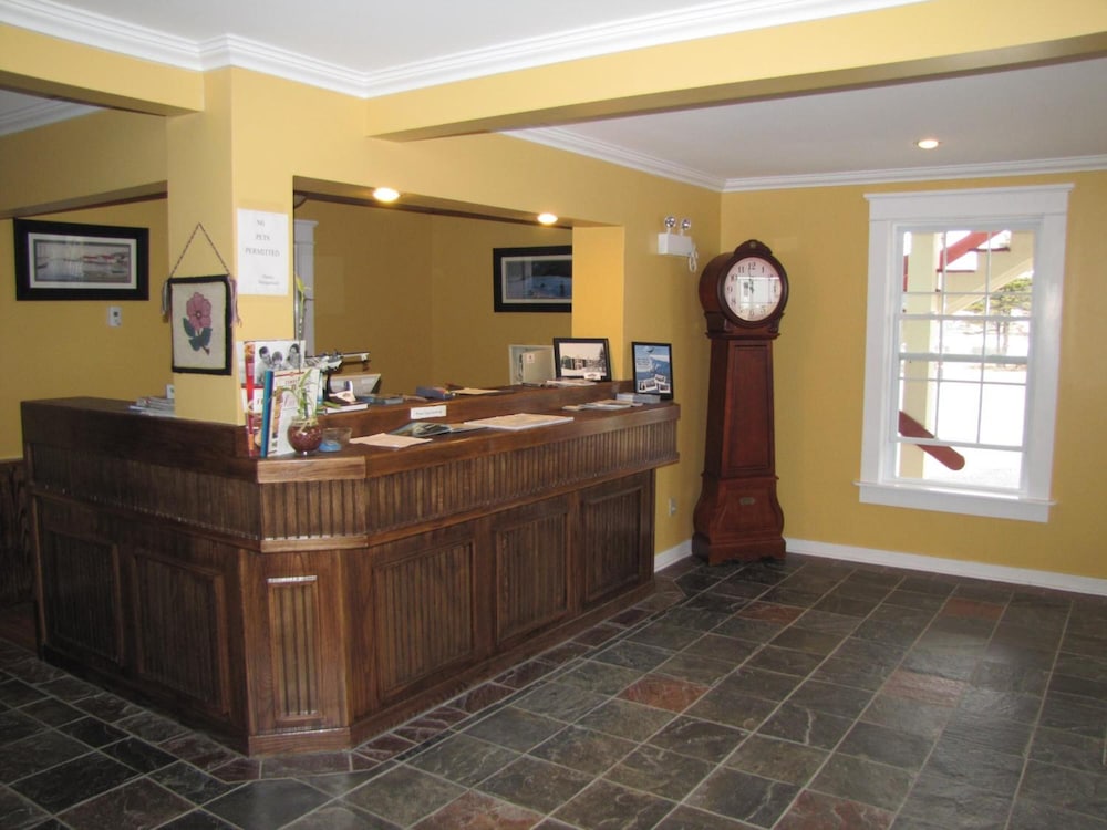 Grenfell Heritage Hotel & Suites 4/30