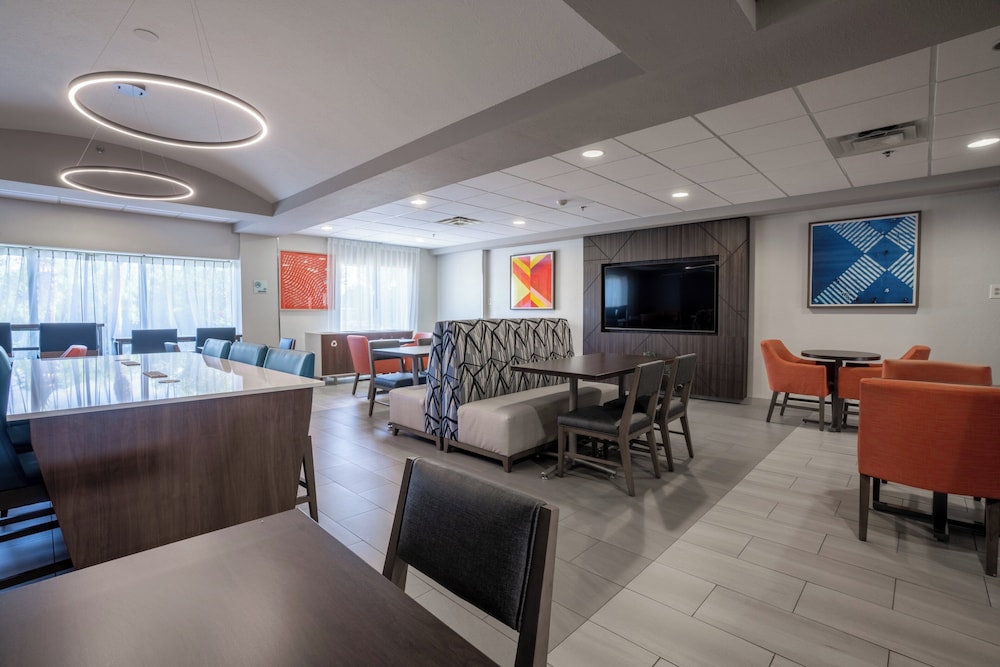 Holiday Inn Express Hotel And Suites Orange City 43/63