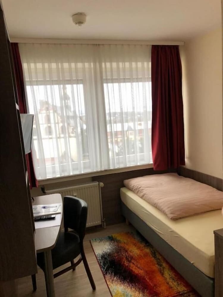 Hotel Peterchens Mondfahrt 24/36