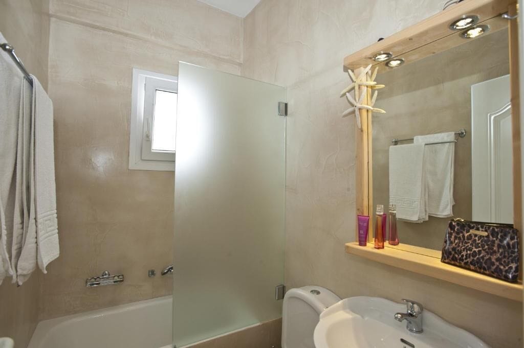 1 BEDROOM, APARTMENT