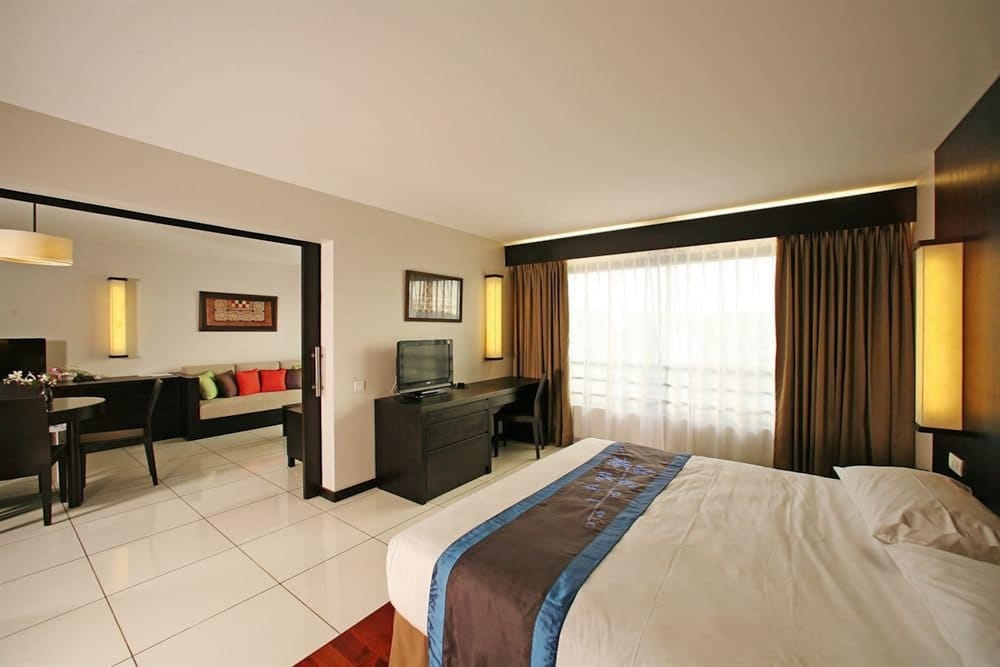 1 Bedroom, Junior Suite, Queen Bed, Sea Side, Sofa