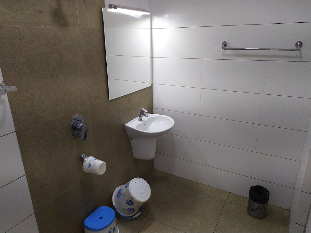 HOTEL SOWNTHARIYAM 27/30