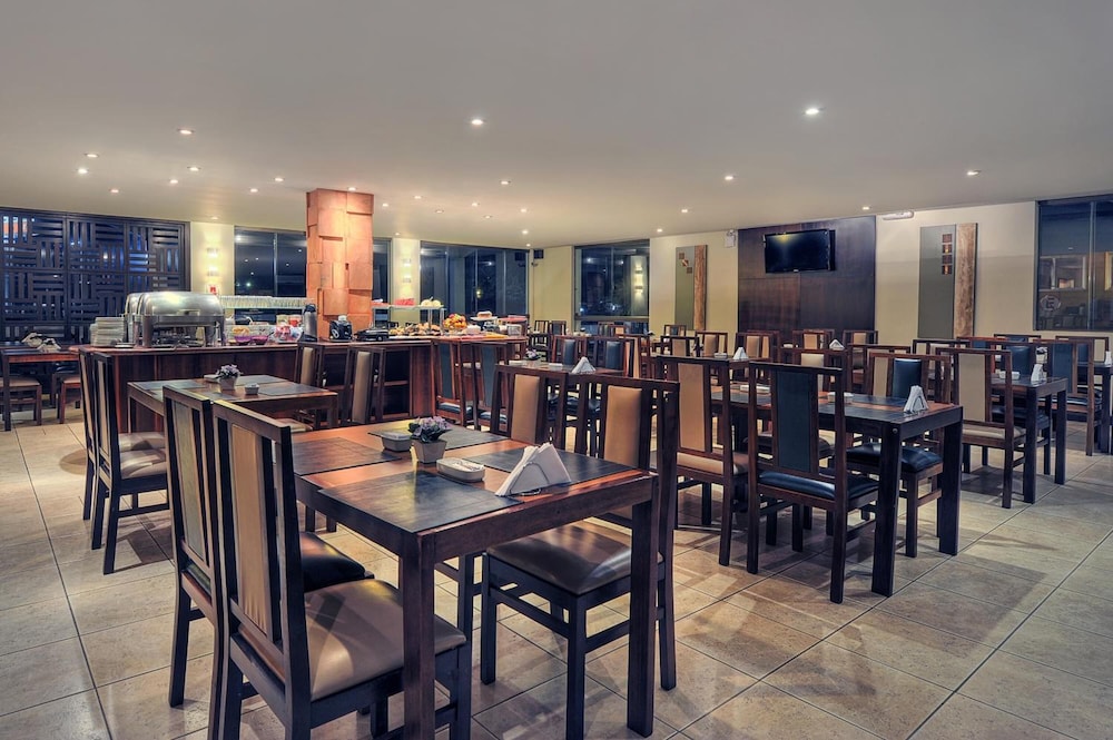 Hotel Deville Express Cascavel 35/50
