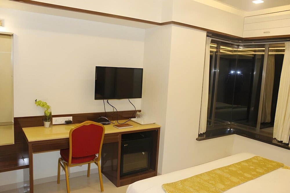The Grand Tulip, Swargate 23/30