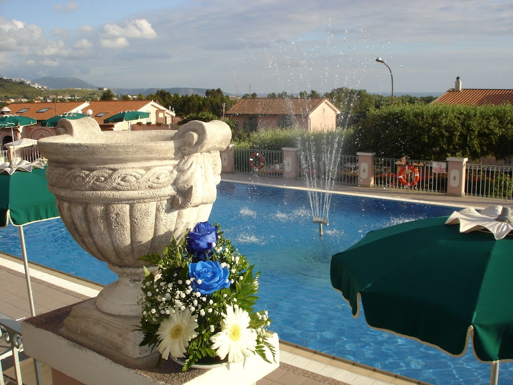Hotel Ristorante Borgo La Tana 46/50