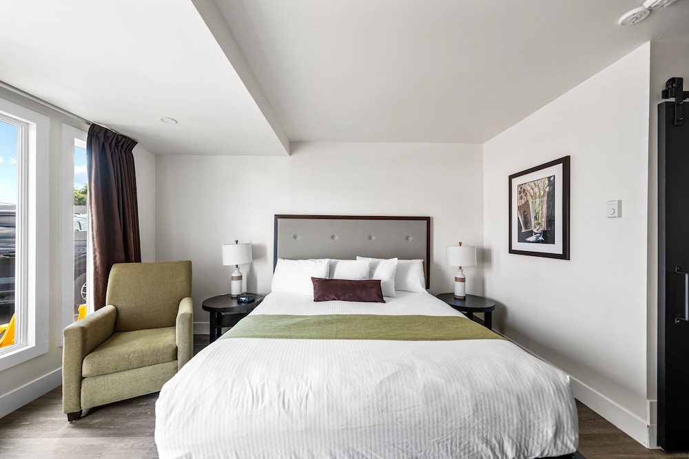 Auberge Shores Inn & Hotel 9/47