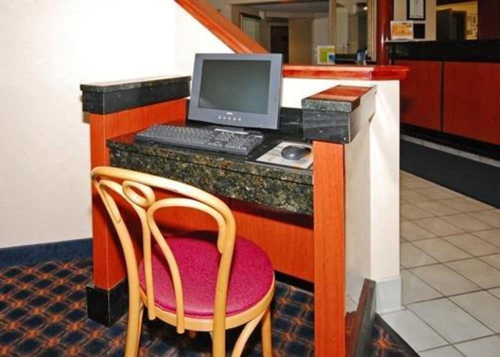 Days Inn By Wyndham Flint/Bishop International Airport 26/41
