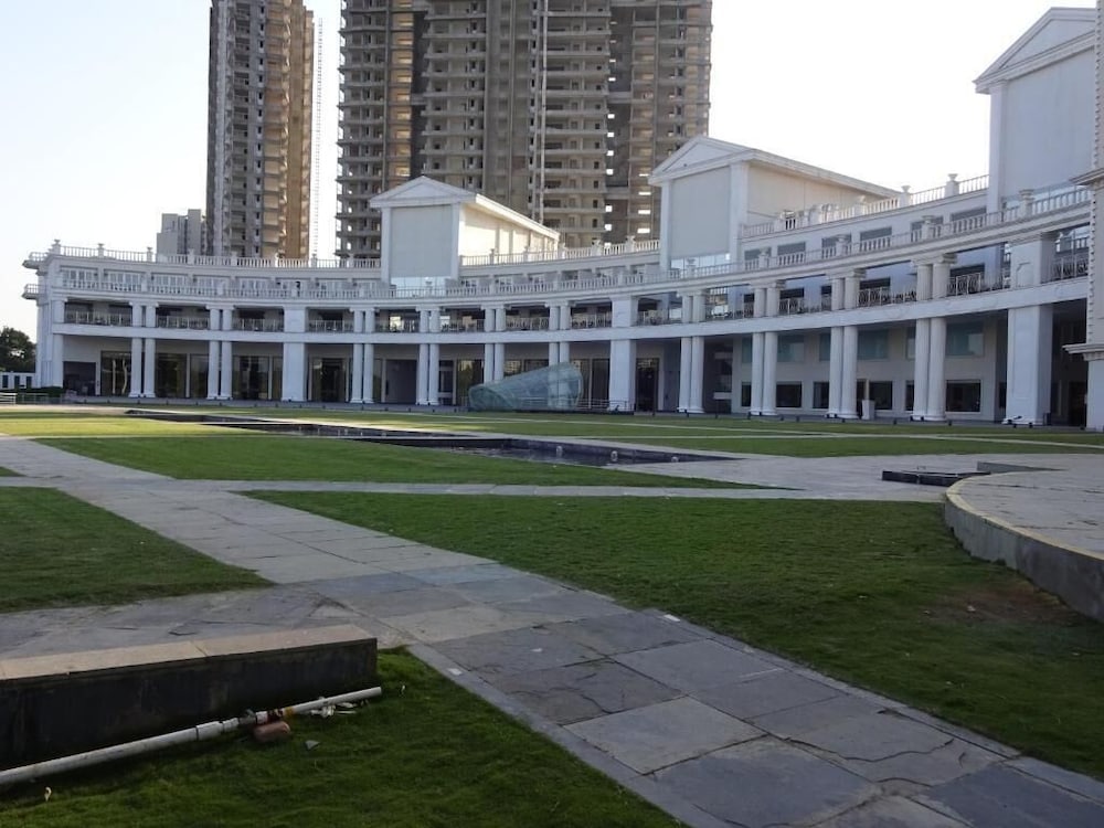Amanora the Fern Hotels And Club 67/71