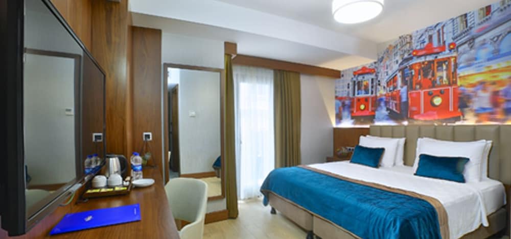 The Tango Hotel Taksim 18/40