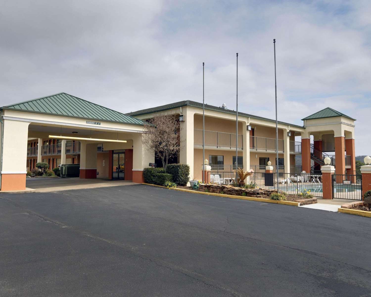 Quality Inn and Suites Clarksville 37/39