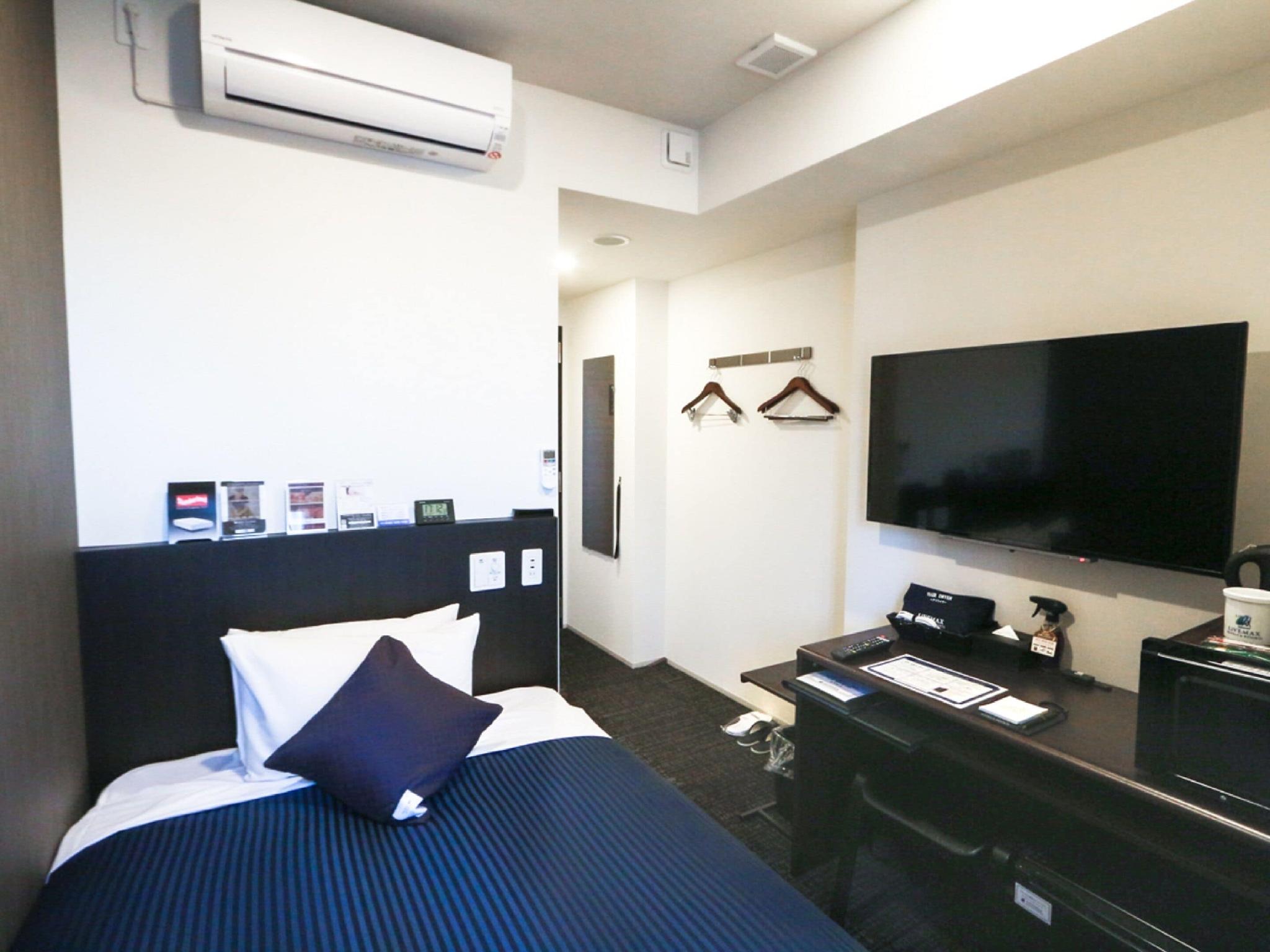 ROOM, SINGLE