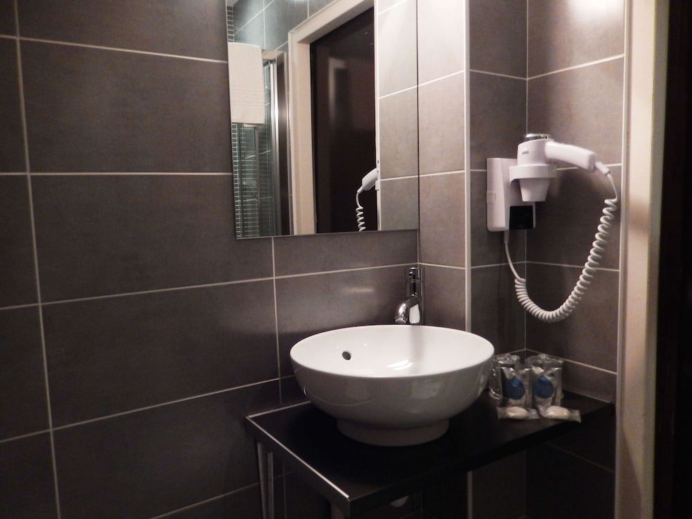 KYRIAD CHALON SUR SAONE CENTRE 60/63
