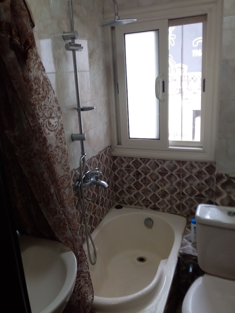 Isis Hotel 2 - Hostel 47/50