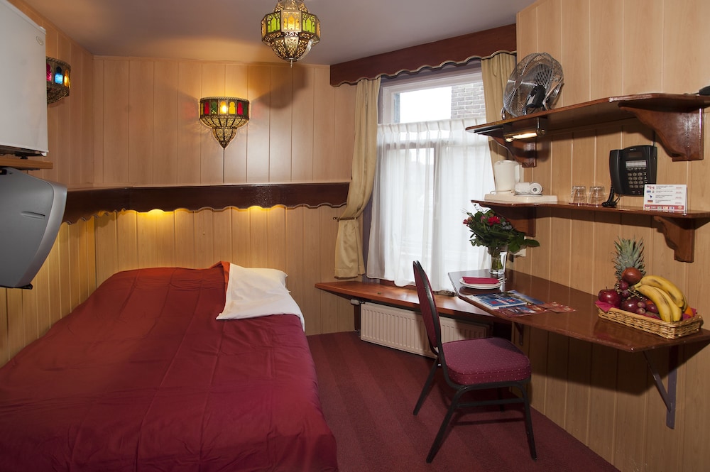 Nadia Hotel 26/32